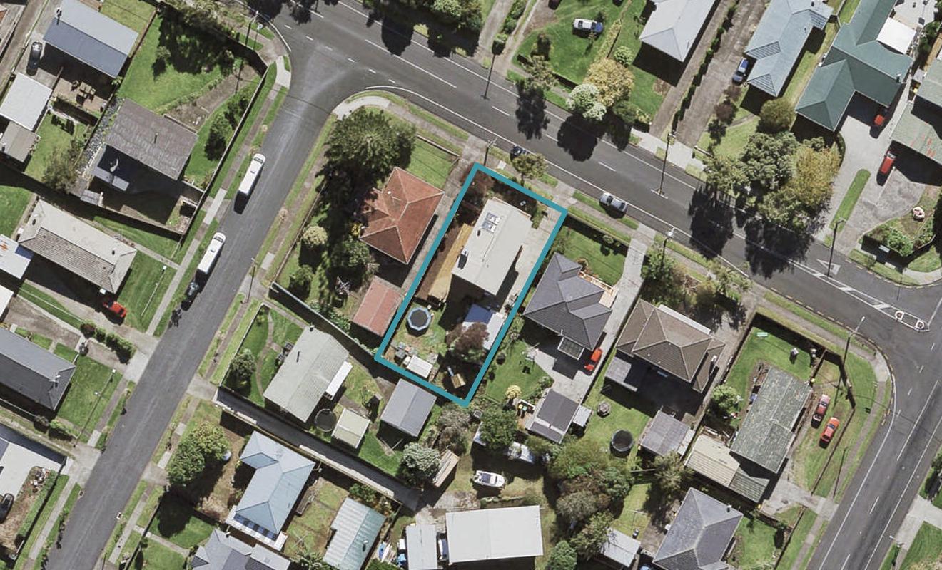 8 Muir Avenue, Mangere Bridge, Auckland - Carousel 1