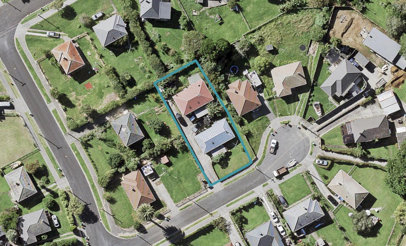 4 Roseway Place, Glen Innes, Auckland - Carousel 1