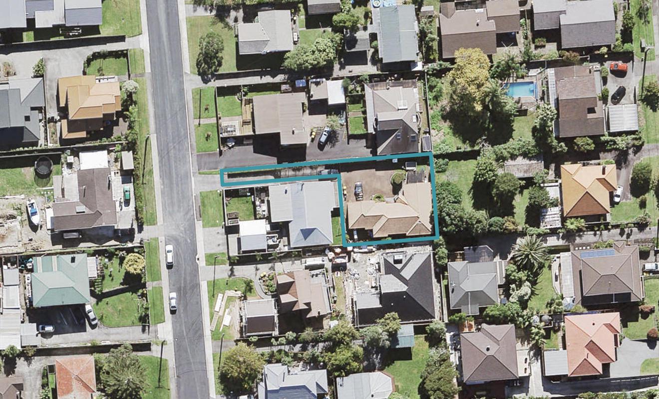 10A Cleve Road, Green Bay, Auckland - Carousel 1
