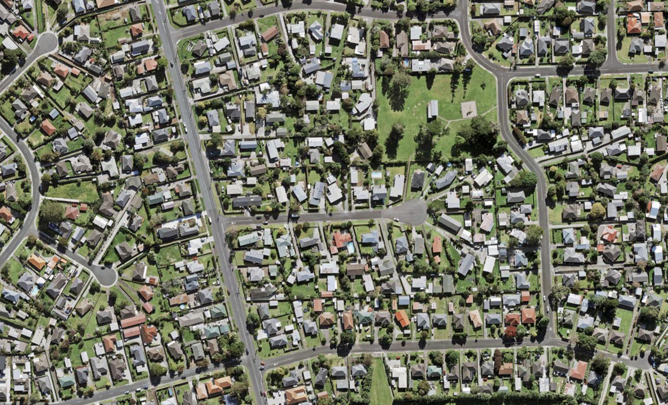 8 Clinton Avenue, Te Atatu Peninsula, Auckland - Carousel 1