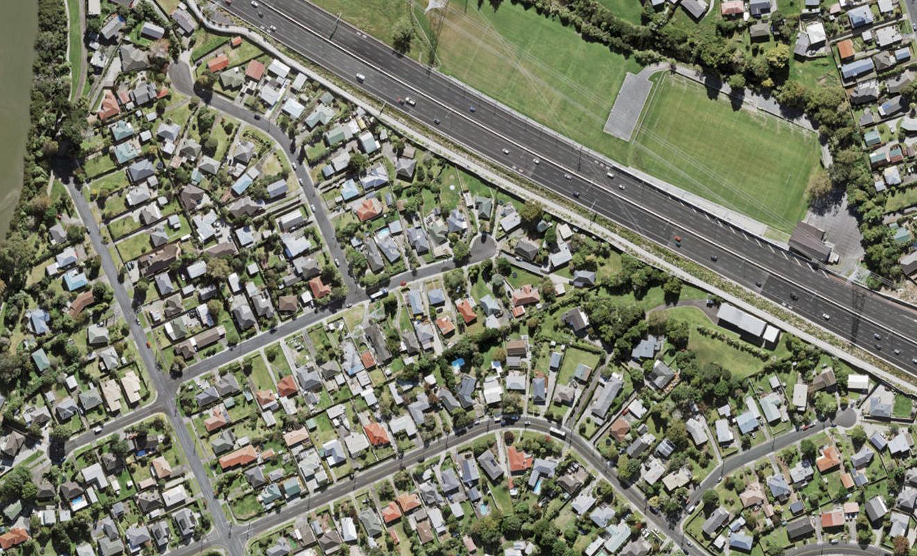 21 Paton Avenue, Te Atatu South, Auckland - Carousel 1