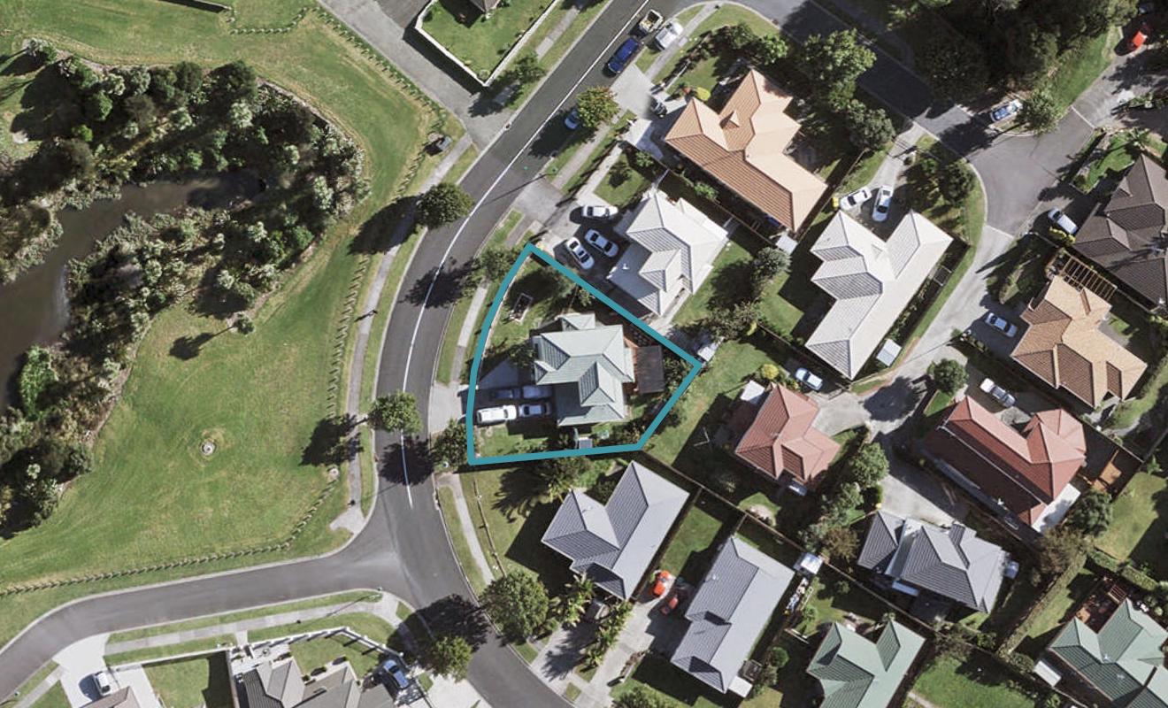 64 De Havilland Drive, Goodwood Heights, Auckland - Carousel 1