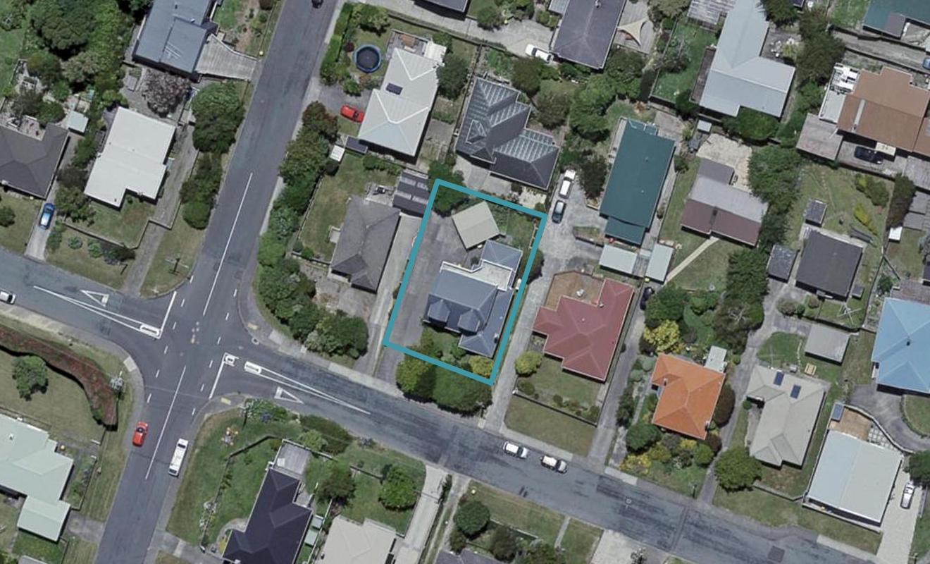 19 Mexted Terrace, Tawa, Wellington - Carousel 1