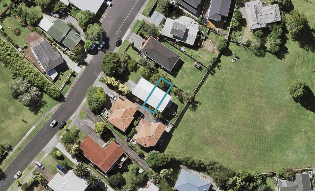 8D Grenada Avenue, Forrest Hill, Auckland - Carousel 1