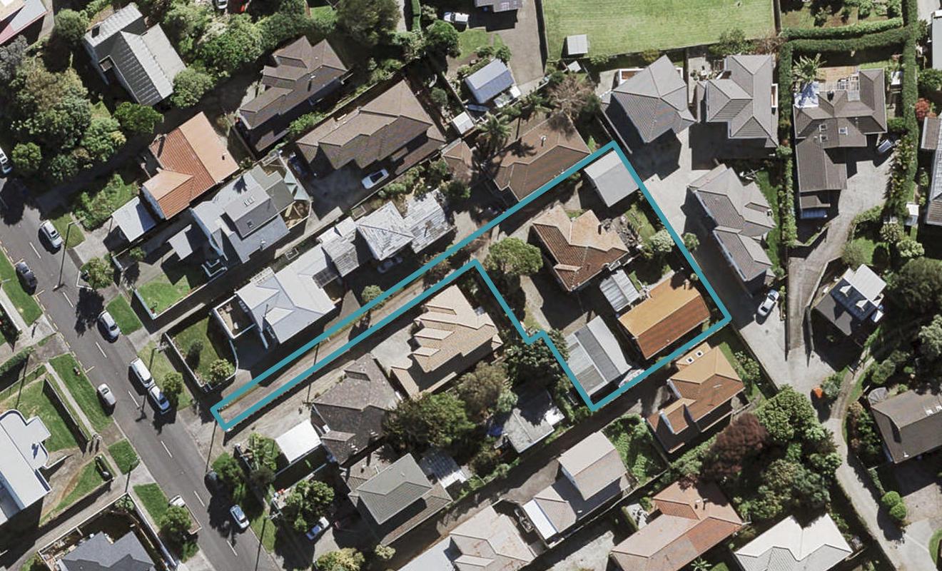 2/0 Hayr Road, Three Kings, Auckland - Carousel 1