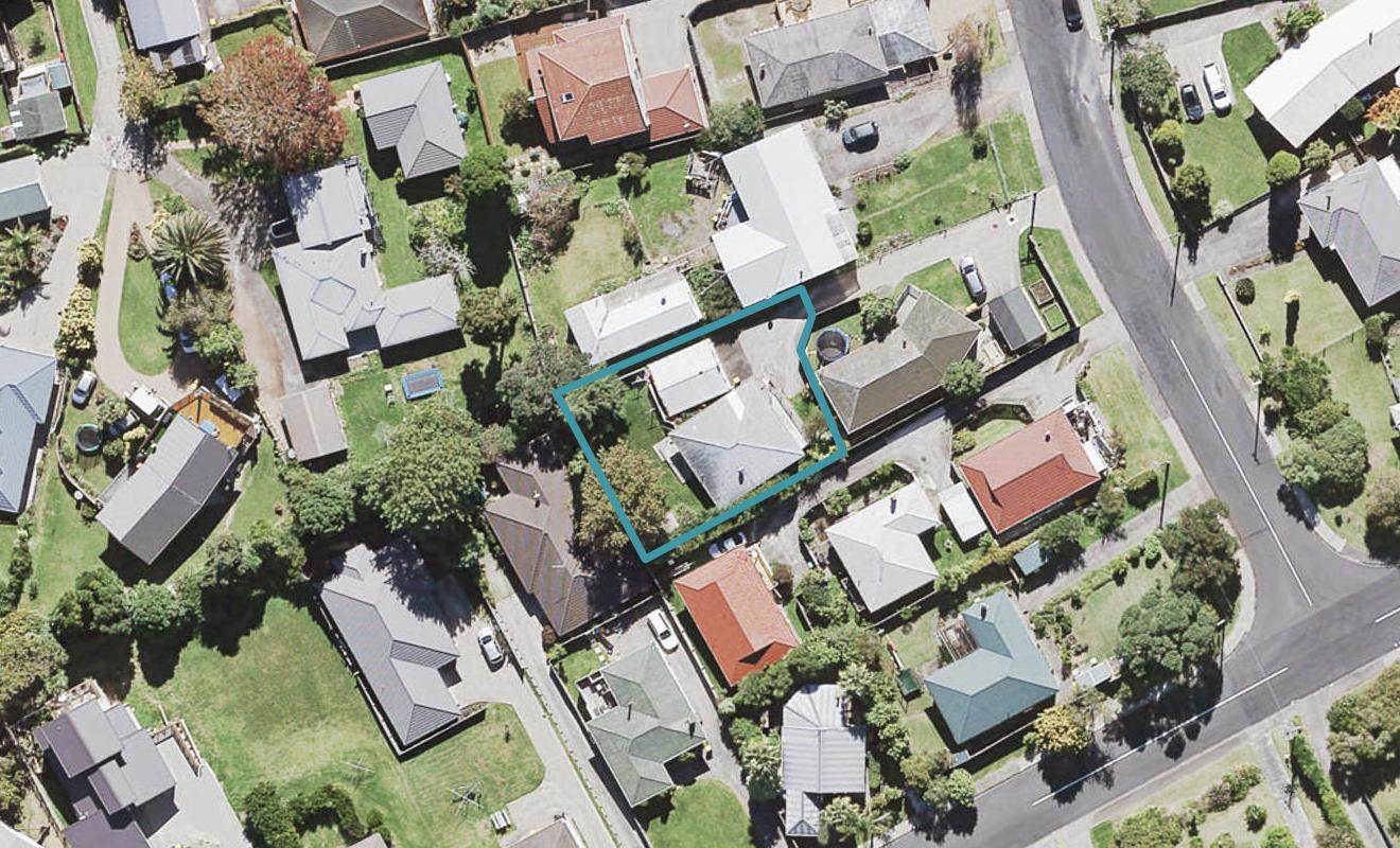 7 Lex Avenue, Green Bay, Auckland - Carousel 1