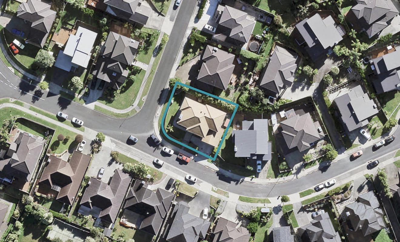 8 Catlins Place, Fairview Heights, Auckland - Carousel 1