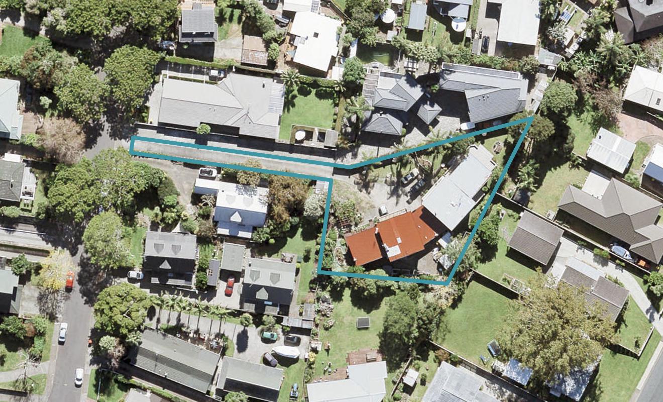 2/10 Motuora Road, Manly, Whangaparaoa - Carousel 1
