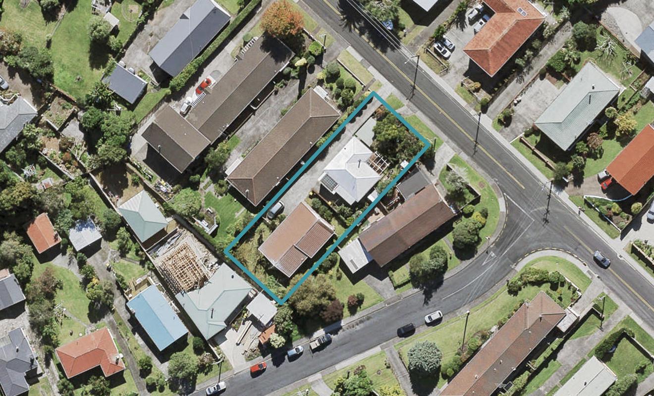 1/73 Royal View Road, Te Atatu South, Auckland - Carousel 1