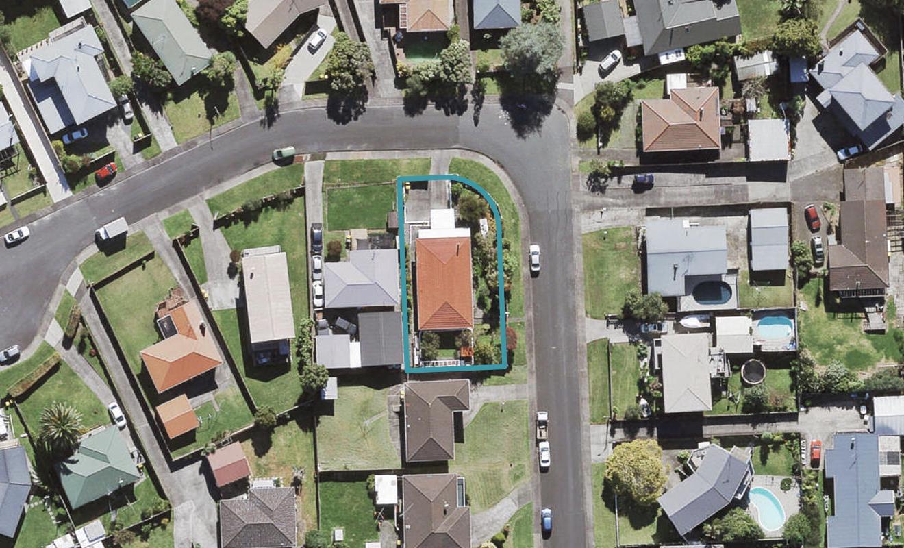 16 Bodi Place, Te Atatu South, Auckland - Carousel 1