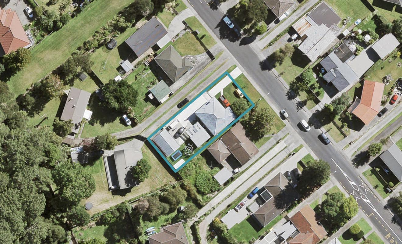 42 Castleford Street, Green Bay, Auckland - Carousel 1