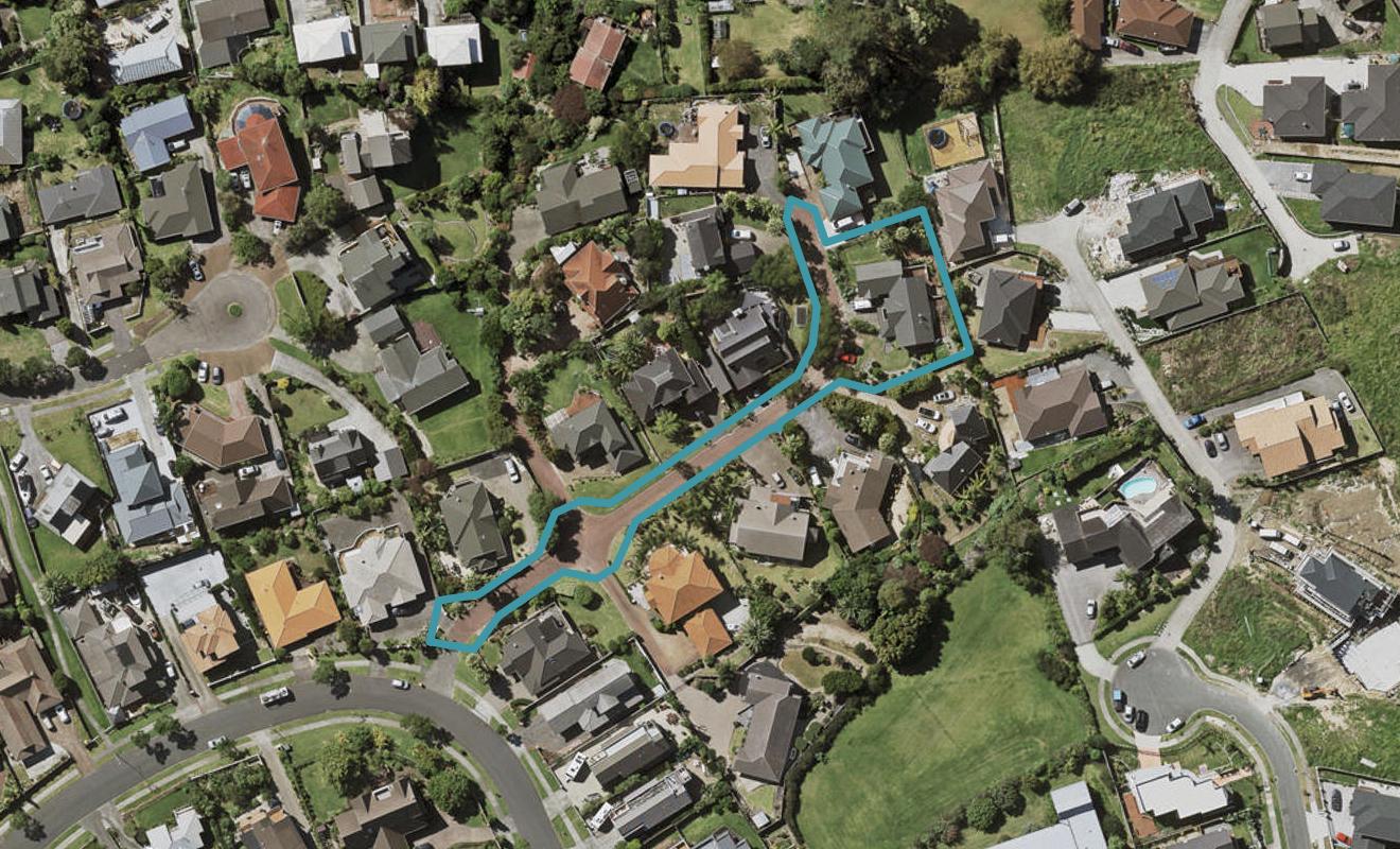 15 San Martin Place, Goodwood Heights, Auckland - Carousel 1