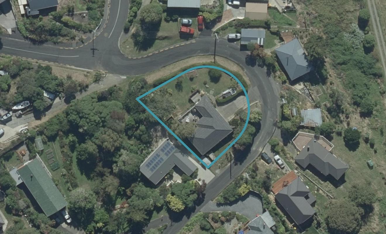 2 Hellyer Street, Macandrew Bay, Dunedin - Carousel 1