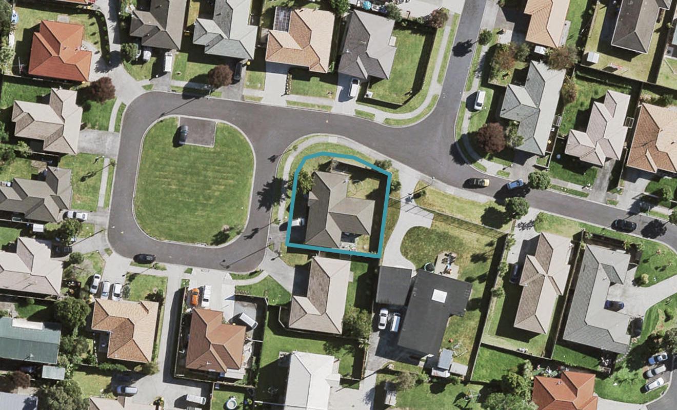 33 Piriti Place, Weymouth, Auckland - Carousel 1
