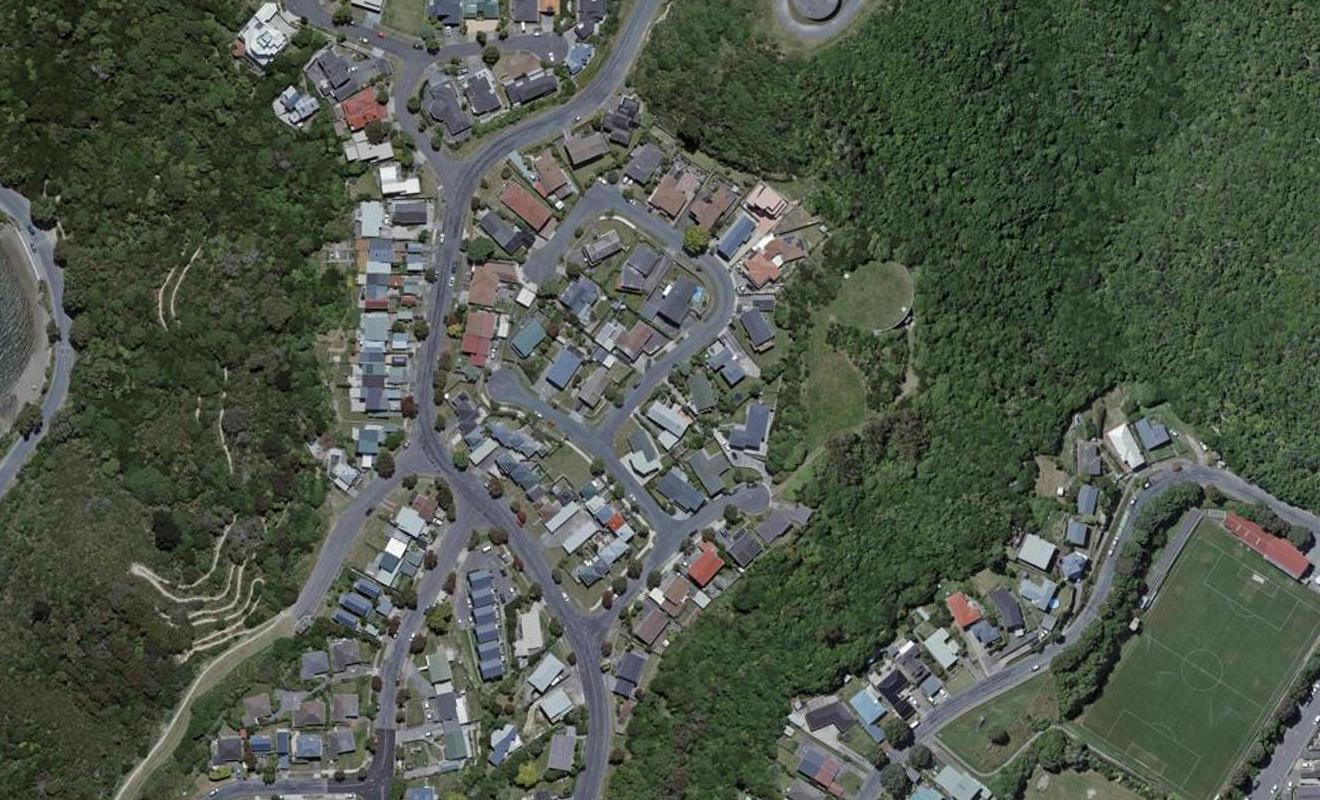 4 Arahanga Grove, Maupuia, Wellington - Carousel 1