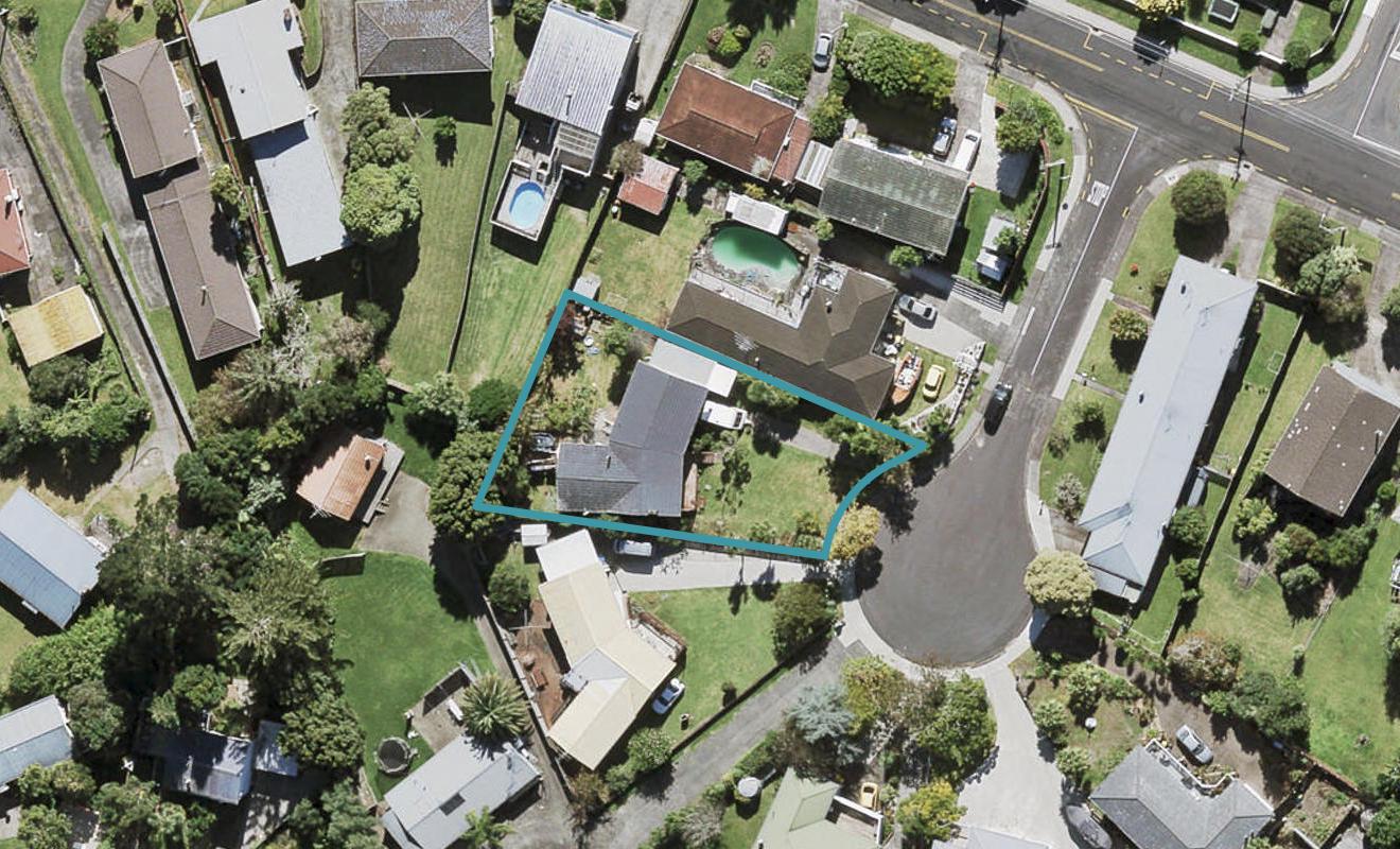 5 May Avenue, Te Atatu South, Auckland - Carousel 1