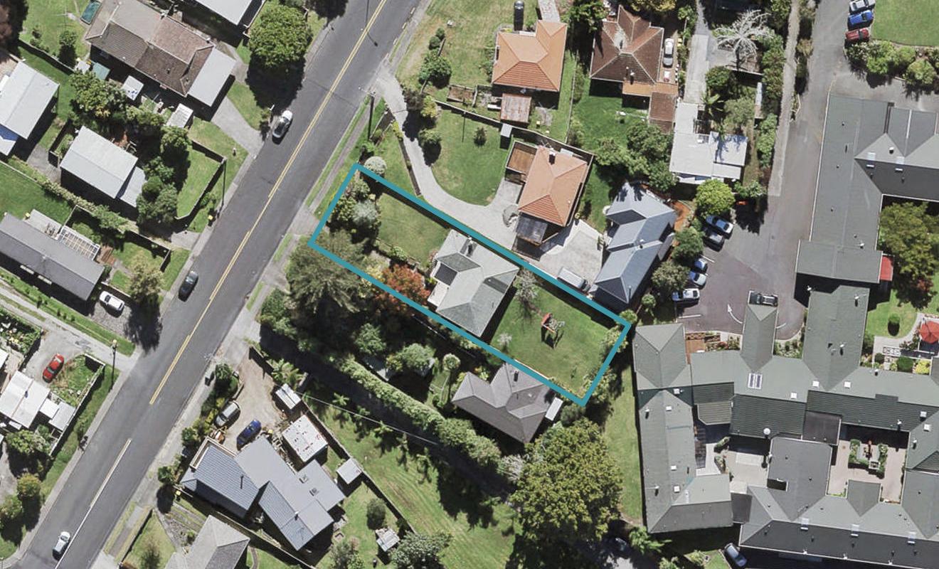 75 Mcleod Road, Te Atatu South, Auckland - Carousel 1