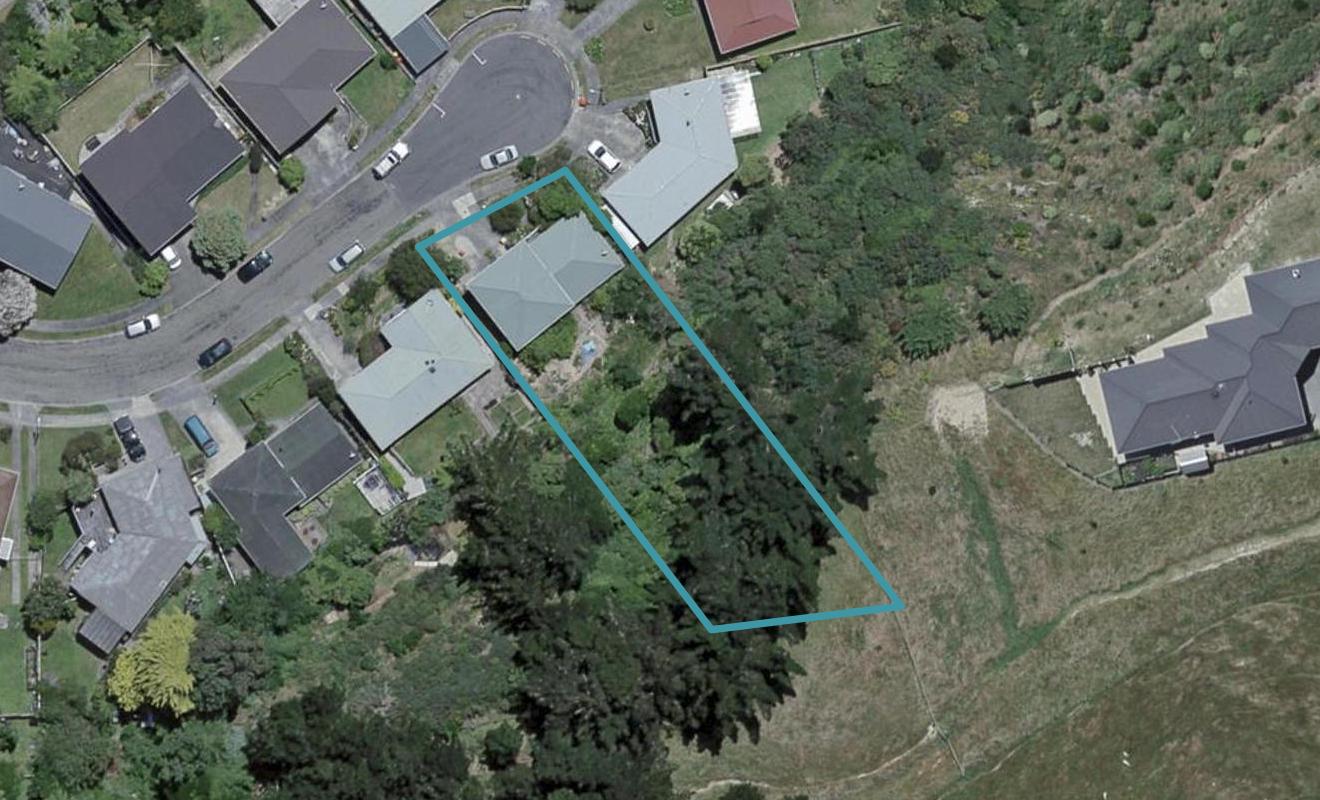 8 Colonial Grove, Tawa, Wellington - Carousel 1