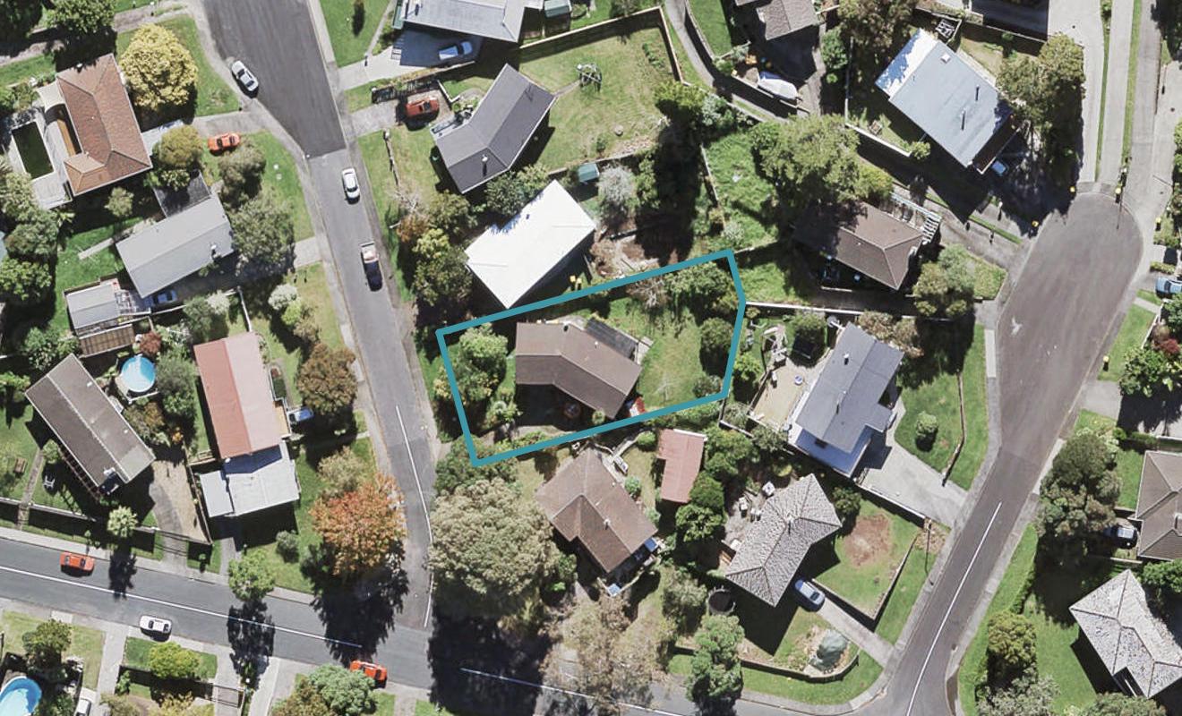 3 Verena Place, Green Bay, Auckland - Carousel 1