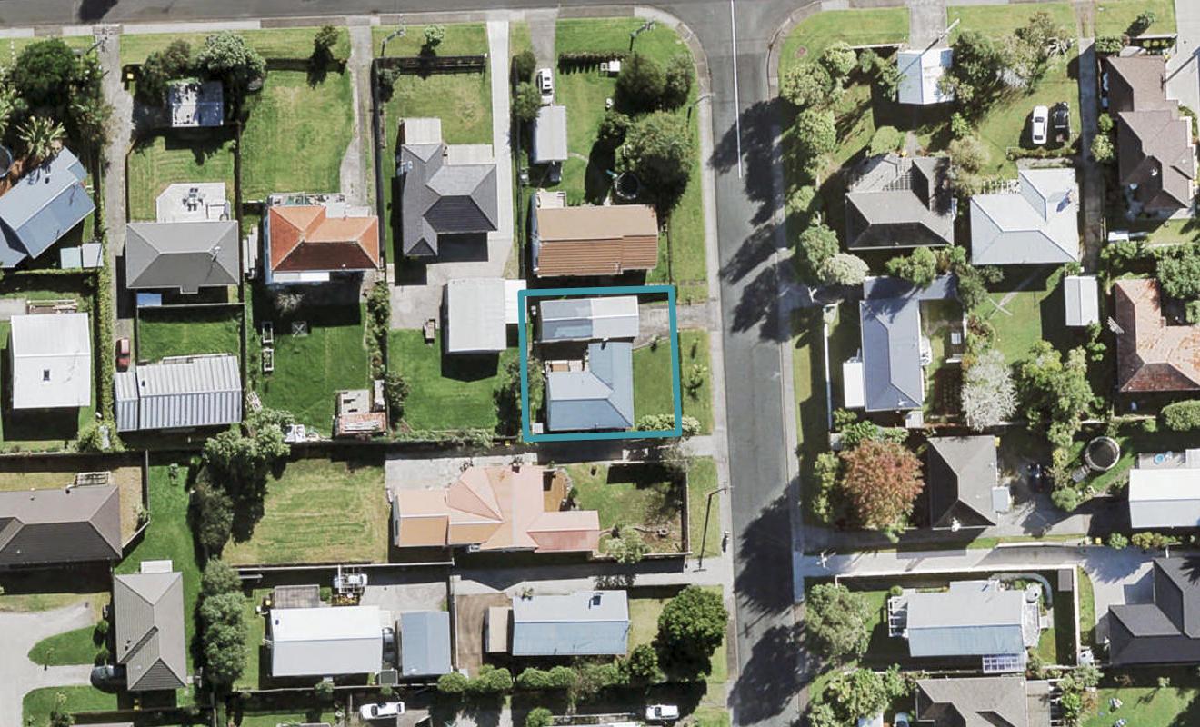 14 Hikurangi Street, Te Atatu Peninsula, Auckland - Carousel 1