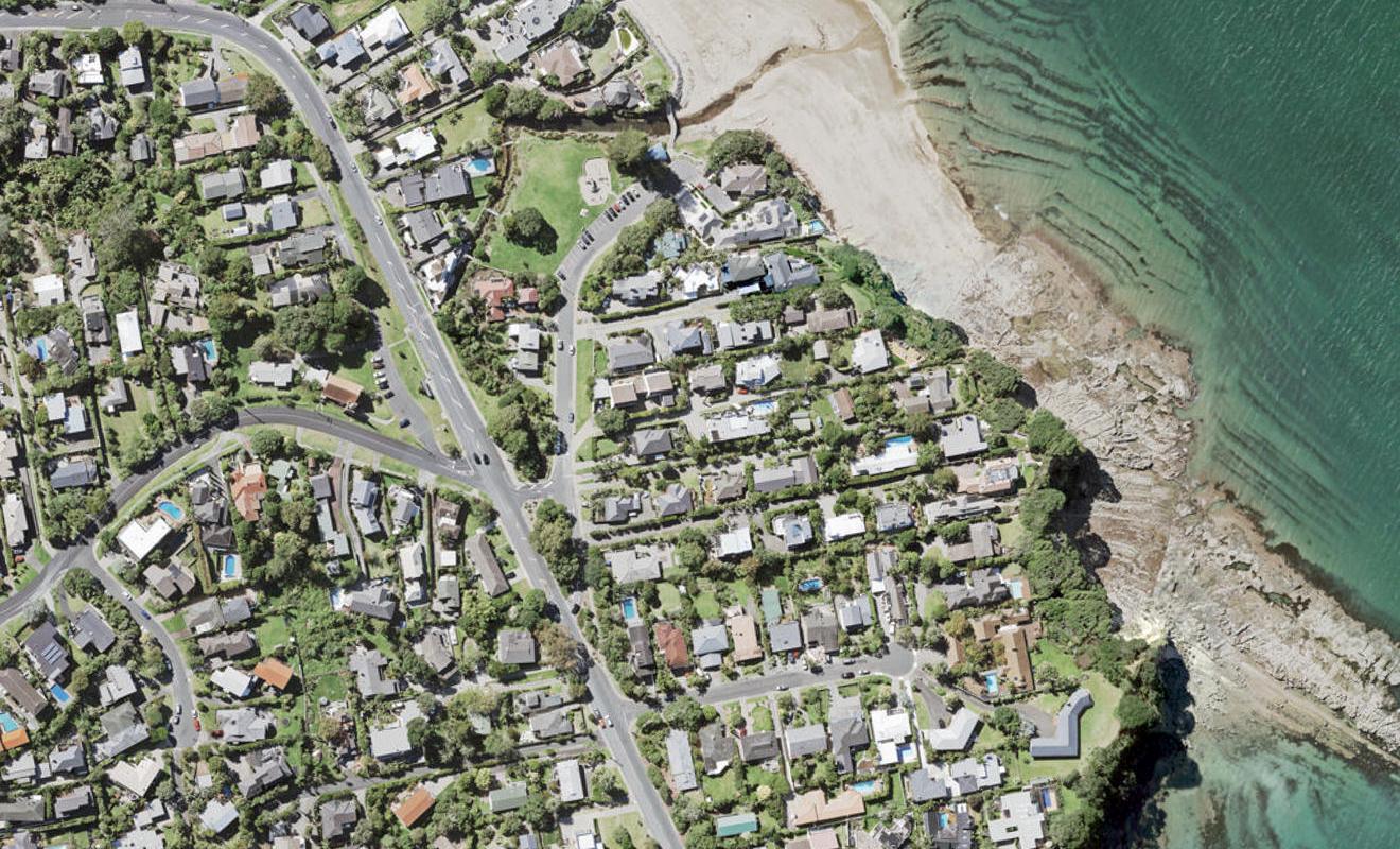 5 Huntly Road, Campbells Bay, Auckland - Carousel 1