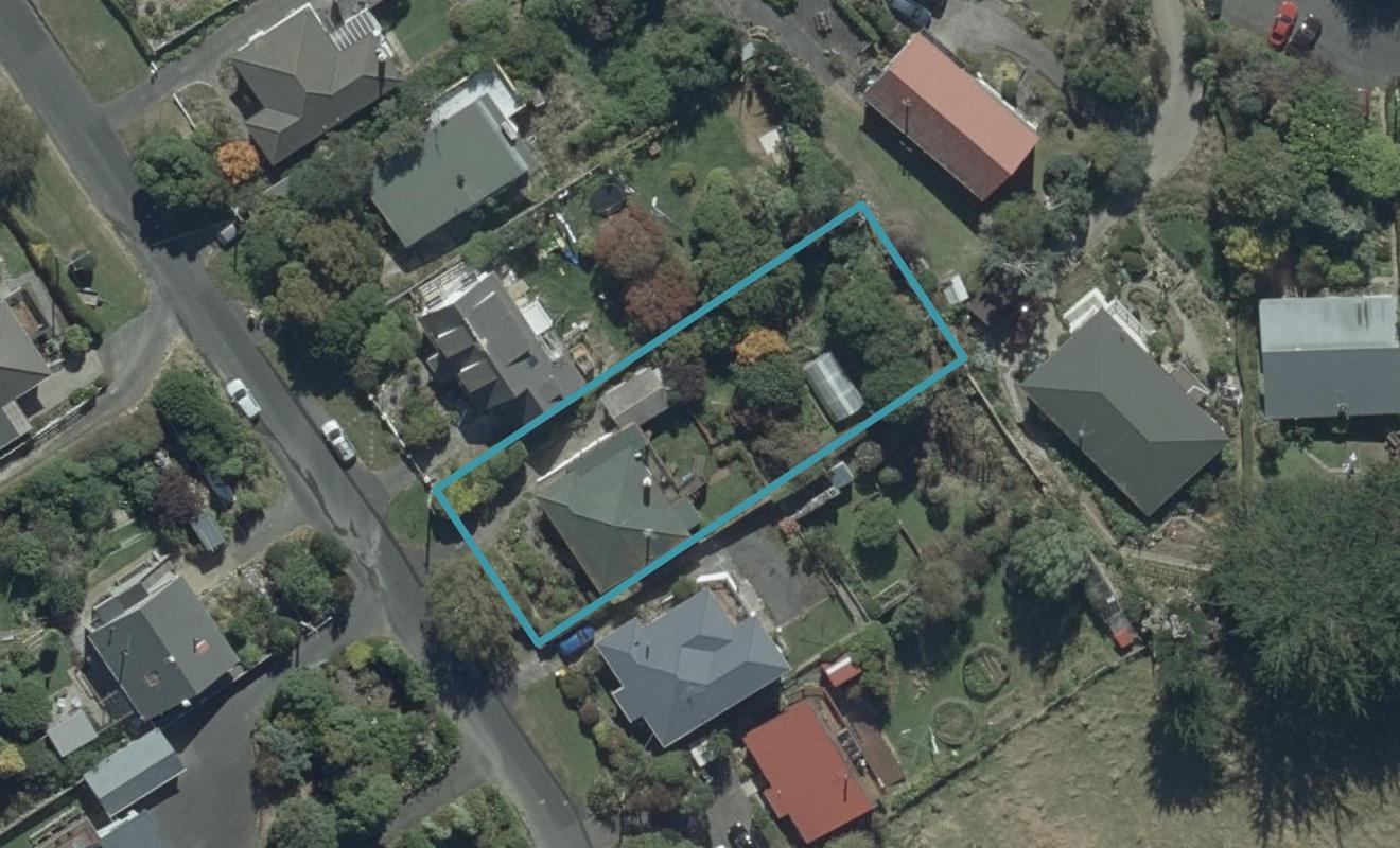 7 Featherston Street, Macandrew Bay, Dunedin - Carousel 1