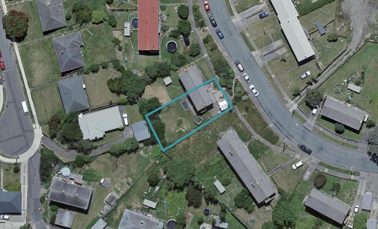 32 Roberts Street, Tawa, Wellington - Carousel 1