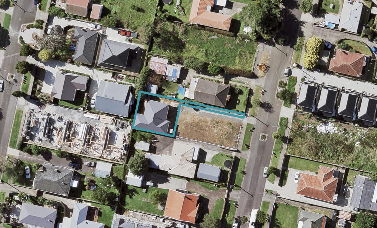 11C Holland Avenue, Point England, Auckland - Carousel 1