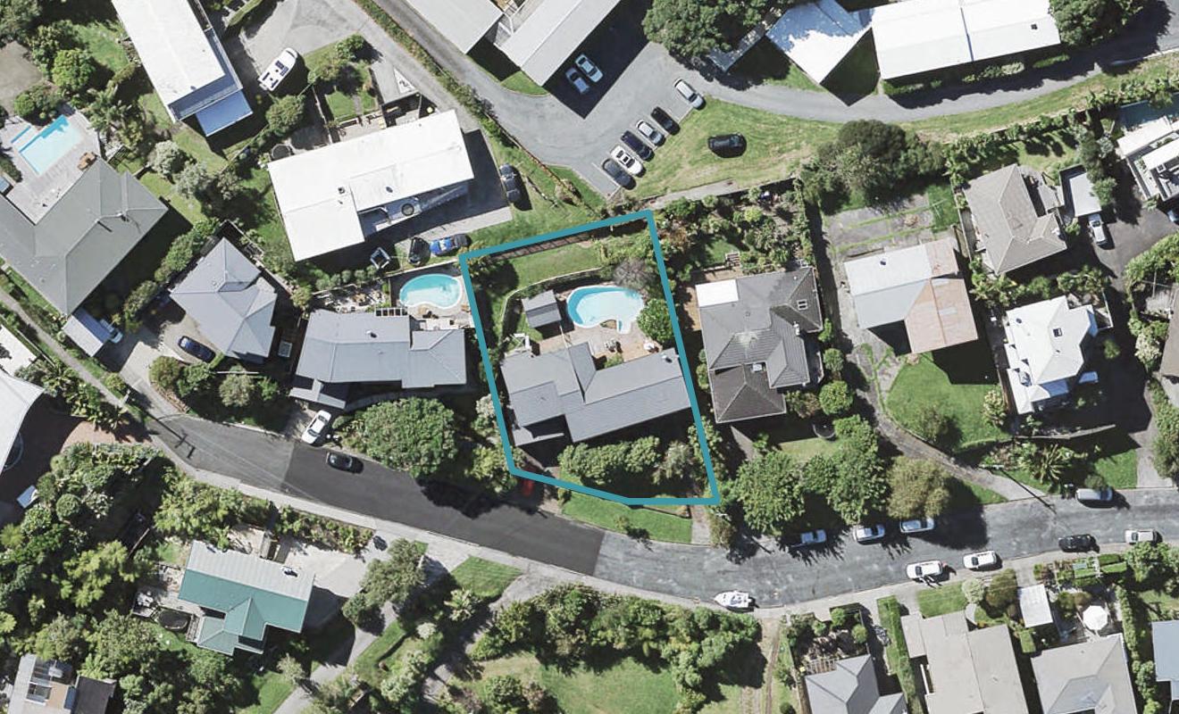 35 Peter Terrace, Castor Bay, Auckland - Carousel 1