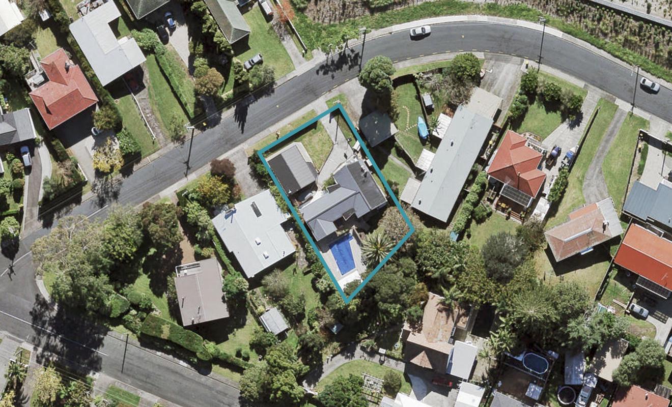 5 Alwyn Avenue, Te Atatu South, Auckland - Carousel 1