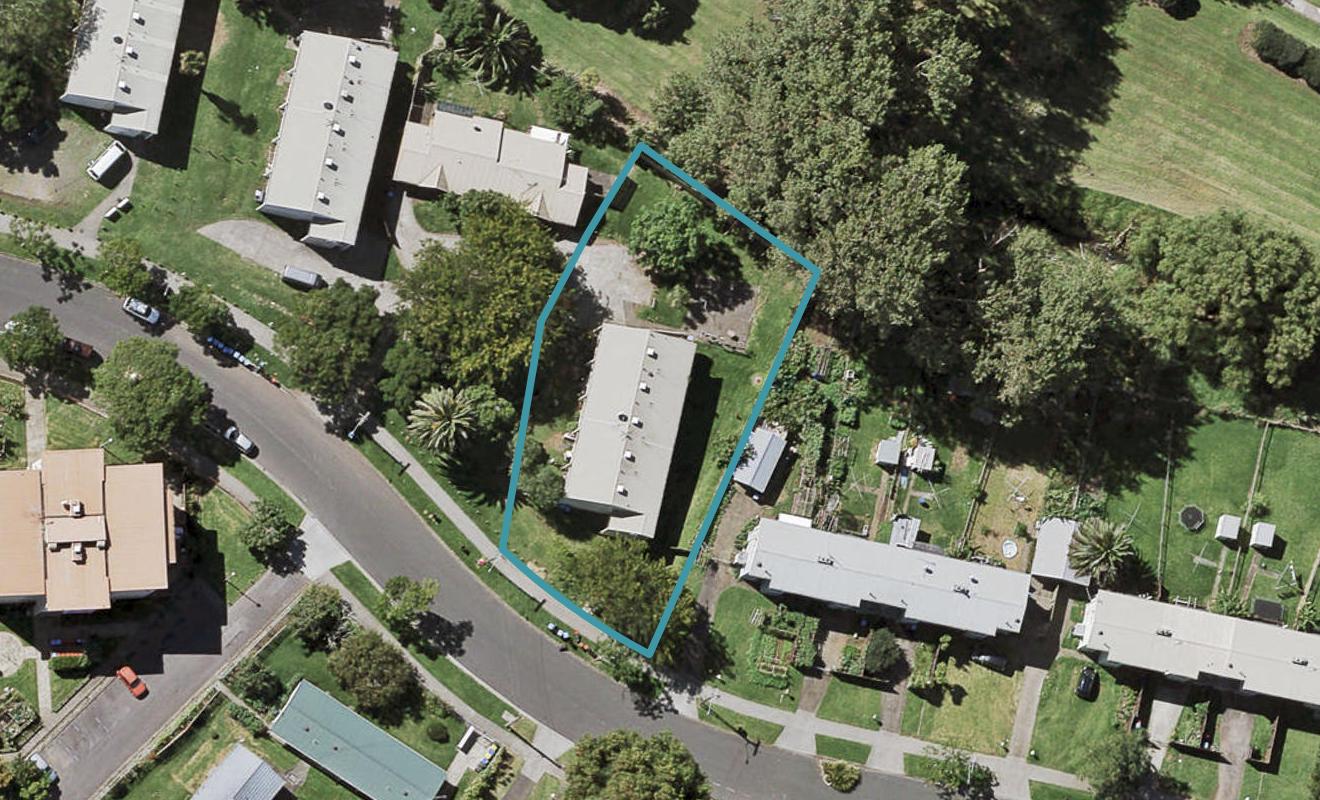 12 Maybury Street, Point England, Auckland - Carousel 1