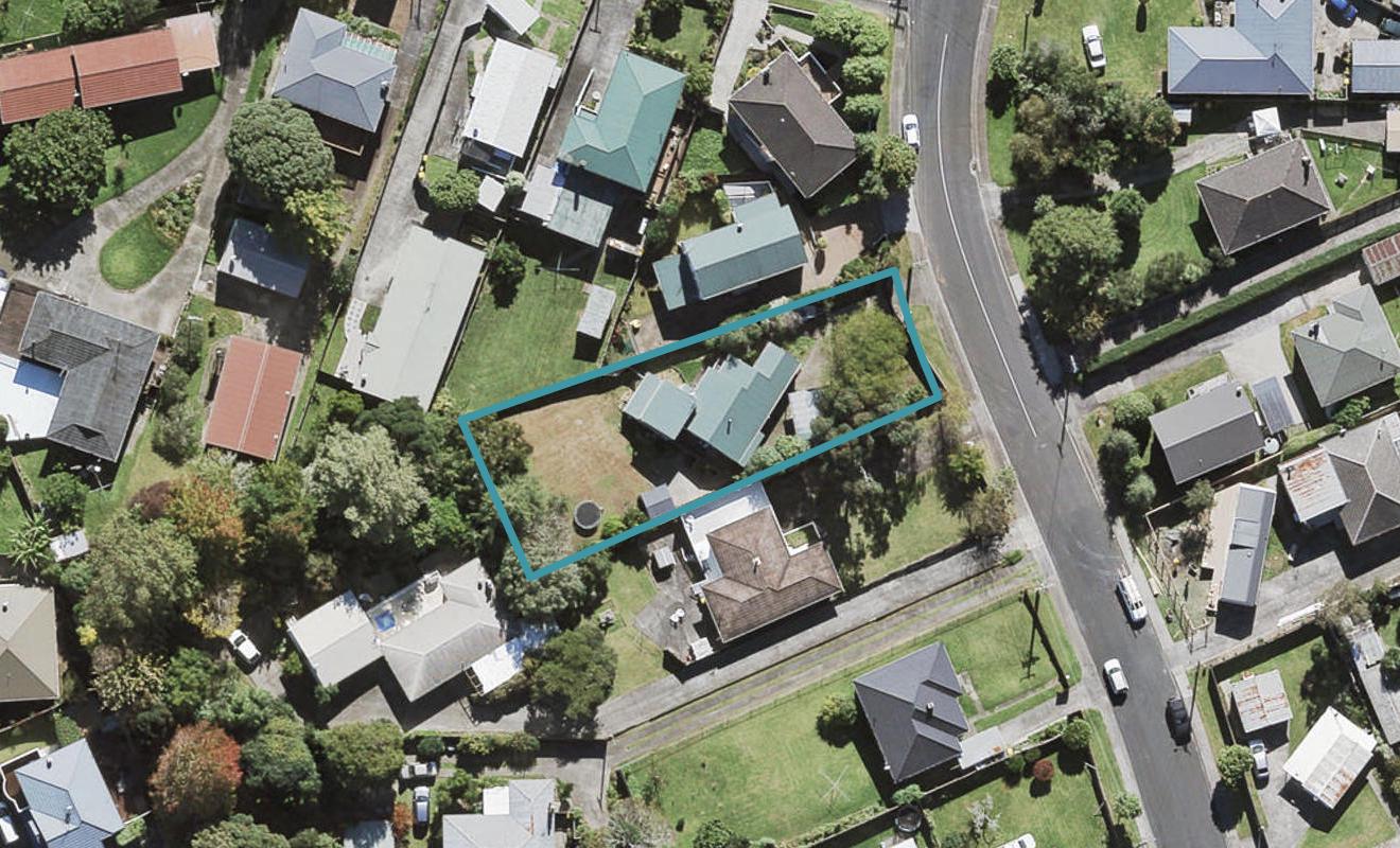 47 Amberley Avenue, Te Atatu South, Auckland - Carousel 1