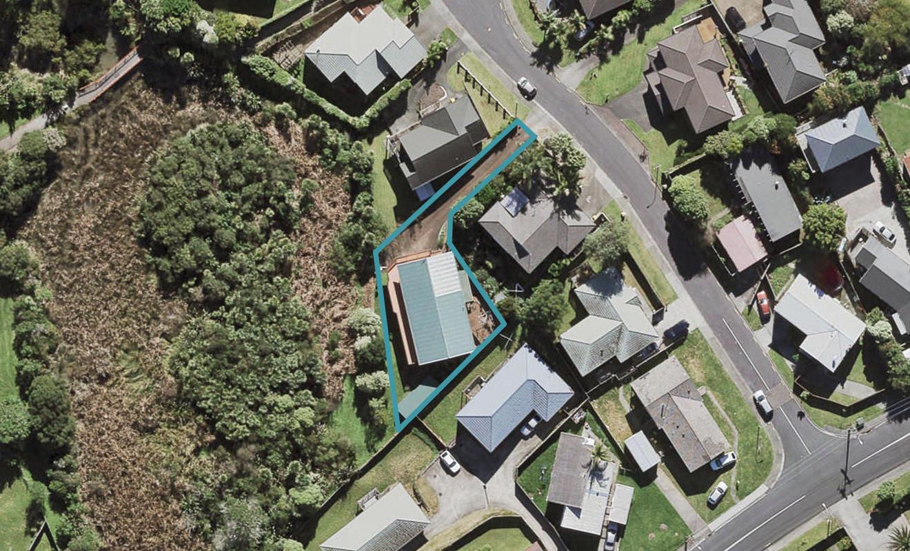 6 Blethyn Place, Te Atatu South, Auckland - Carousel 1
