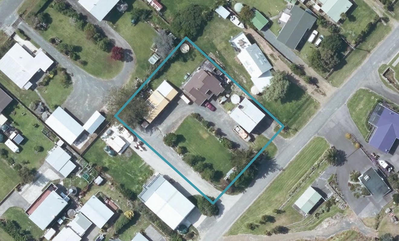 26 Lochiel Street, Māhia - Carousel 1