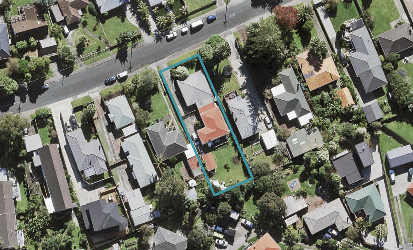1/14 Amberley Avenue, Te Atatū South, Auckland - Carousel 1