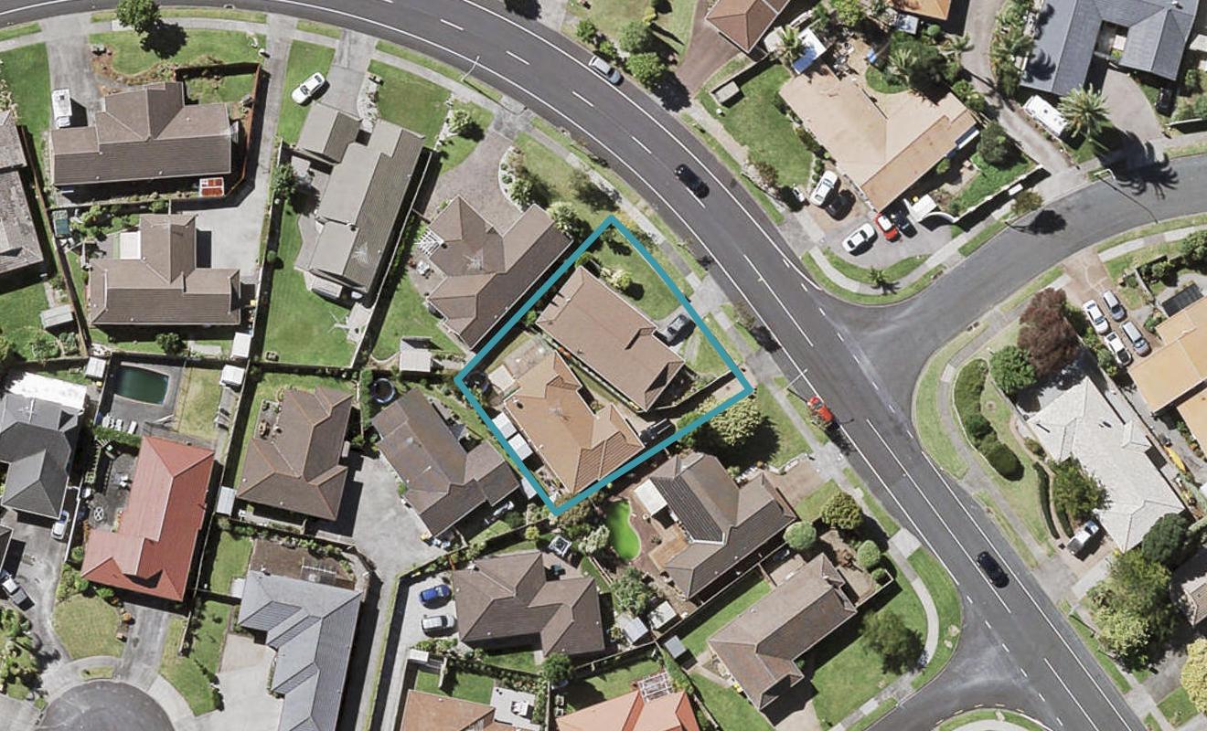 2/36 Golfland Drive, Golflands, Auckland - Carousel 1