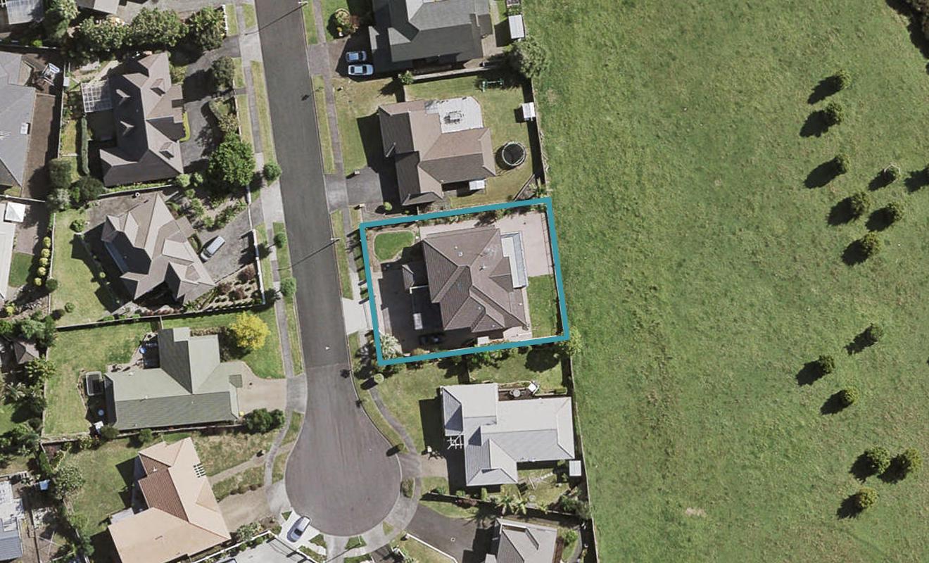 16 Capistrano Mews, Goodwood Heights, Auckland - Carousel 1