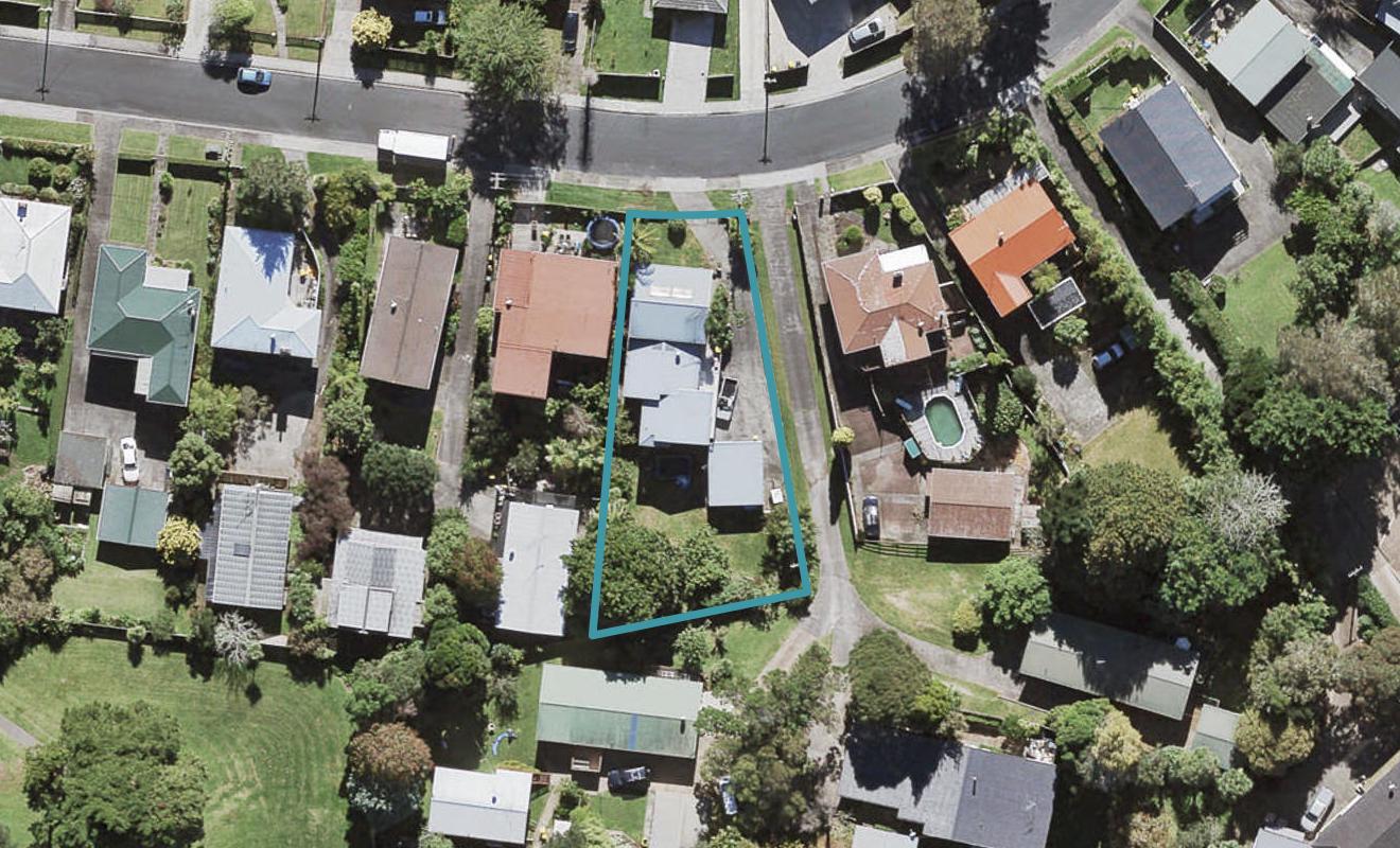 27 Cron Avenue, Te Atatu South, Auckland - Carousel 1