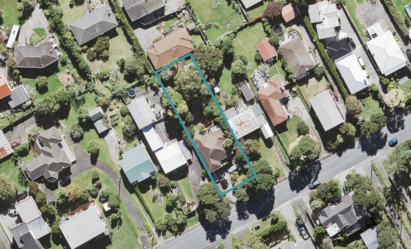 63 Cliff View Drive, Green Bay, Auckland - Carousel 1
