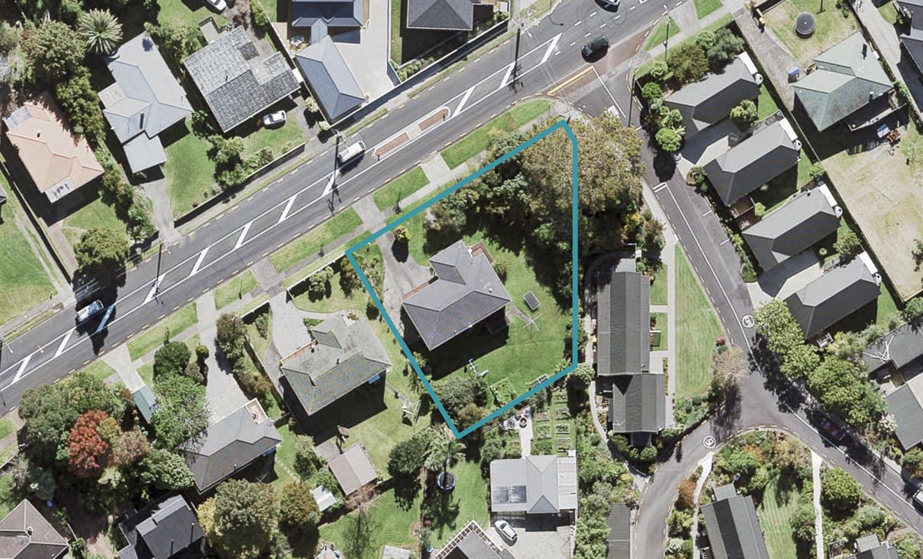 46 Golf Road, New Lynn, Auckland - Carousel 1