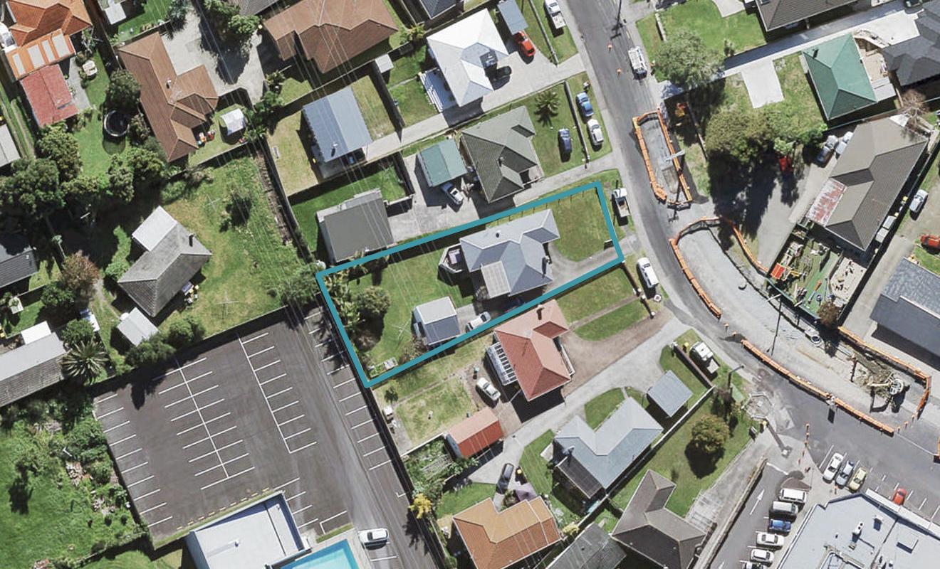 8 Vera Road, Te Atatu South, Auckland - Carousel 1
