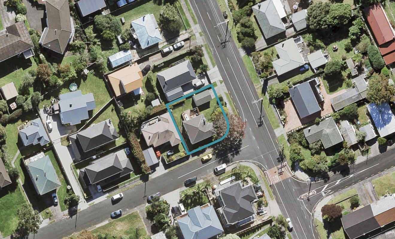 94 Flanshaw Road, Te Atatu South, Auckland - Carousel 1