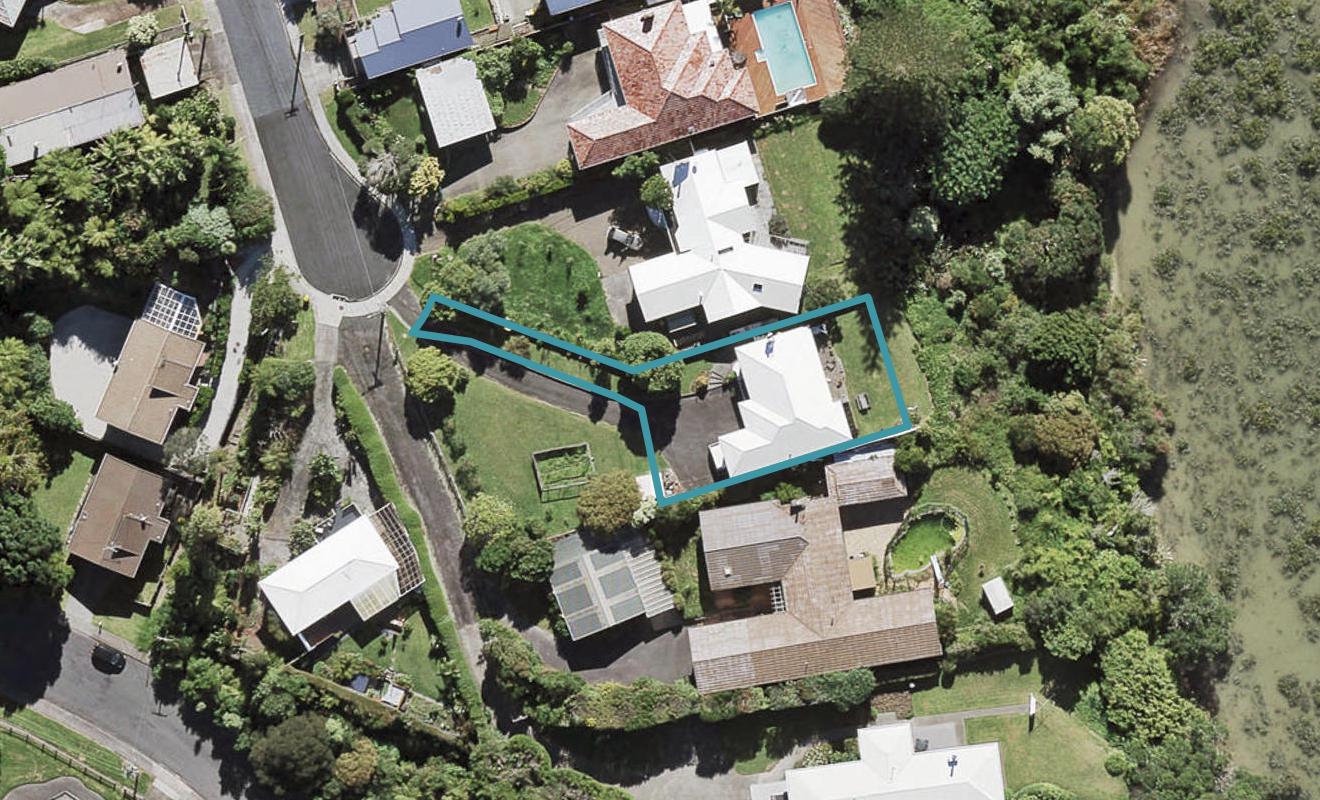 46 Alwyn Avenue, Te Atatu South, Auckland - Carousel 1