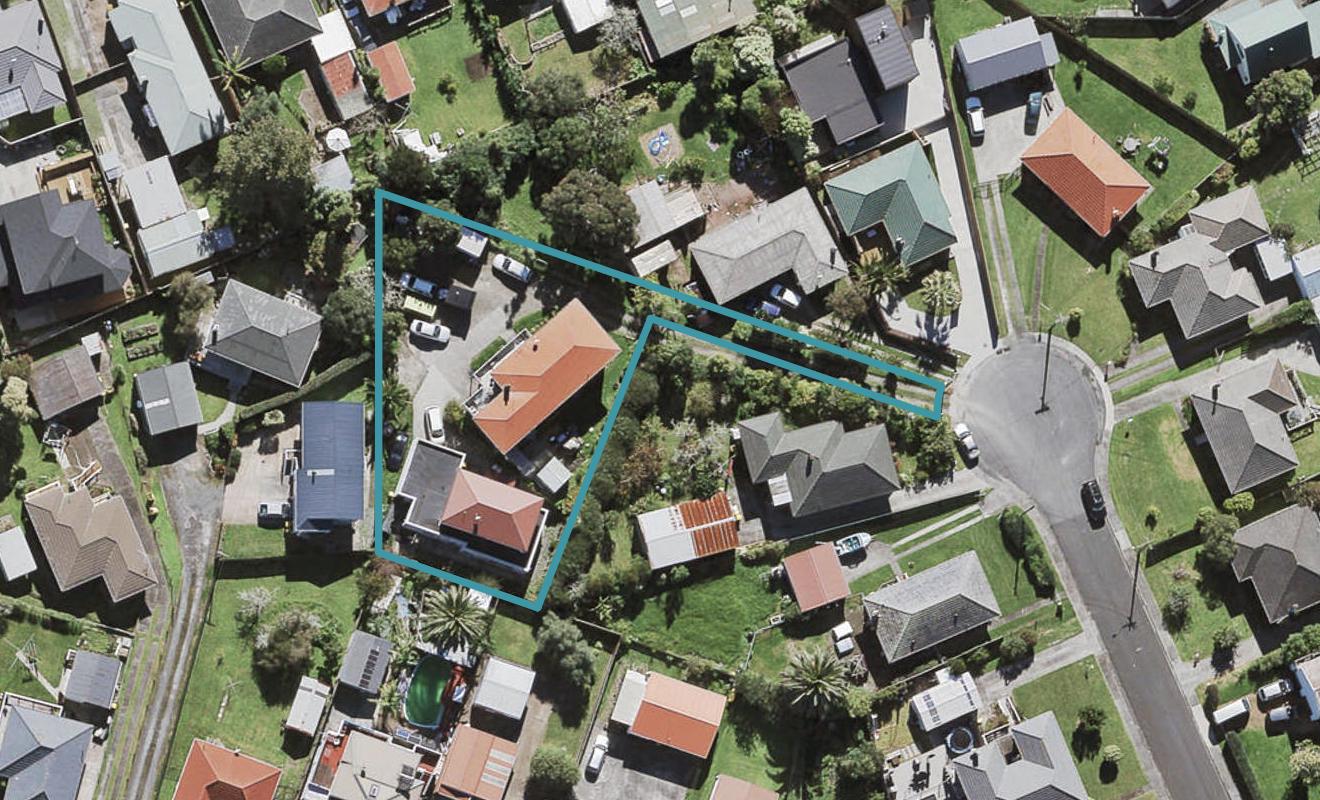 10 Norma Avenue, Te Atatu South, Auckland - Carousel 1