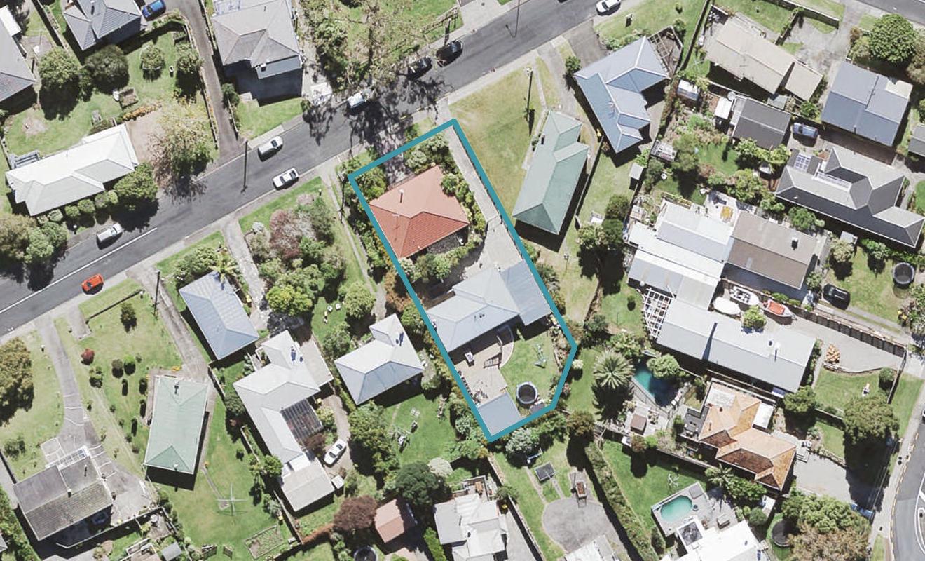 6A Barron Drive, Green Bay, Auckland - Carousel 1