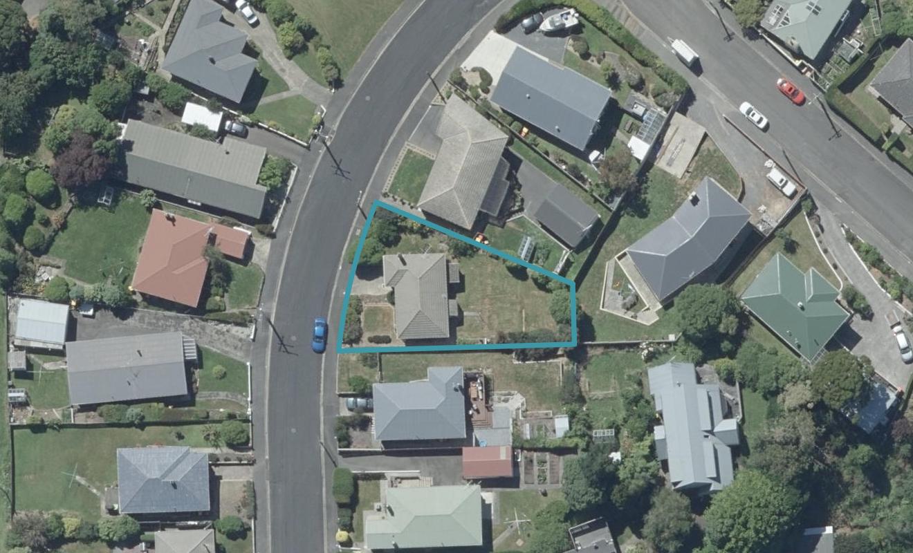 12 Charters Street, Glenross, Dunedin - Carousel 1