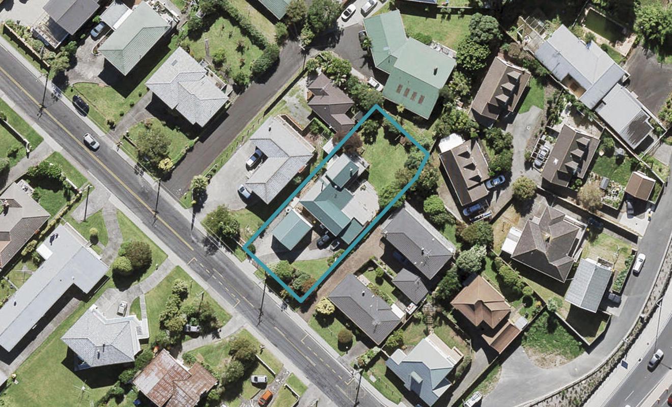 88 Royal View Road, Te Atatu South, Auckland - Carousel 1