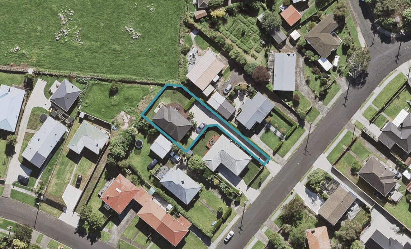 37 Wellesley Road, Mangere Bridge, Auckland - Carousel 1