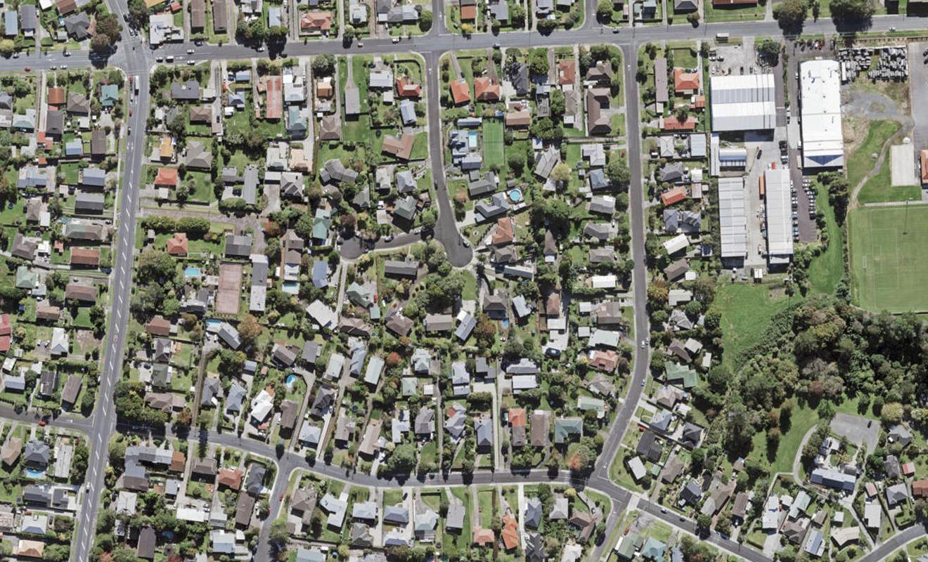 13 Fowey Avenue, Te Atatu South, Auckland - Carousel 1