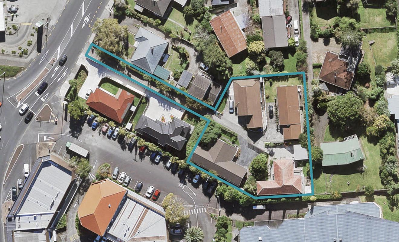 1/7 Te Atatu Road, Te Atatu South, Auckland - Carousel 1